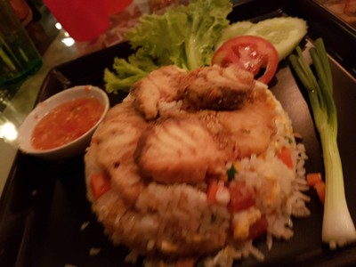 ข้าวผัดปลากระพงทอด