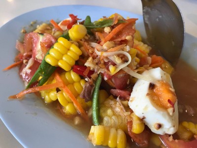 ส้มตำข้าวโพดไข่เค็ม50บาท