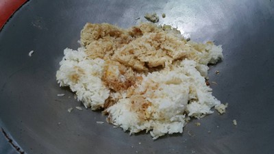 วิธีทำ ข้าวผัดกระเทียมปลาแซลม่อน วิธีทำ ข้าวผัดกระเทียมปลาแซลม่อน