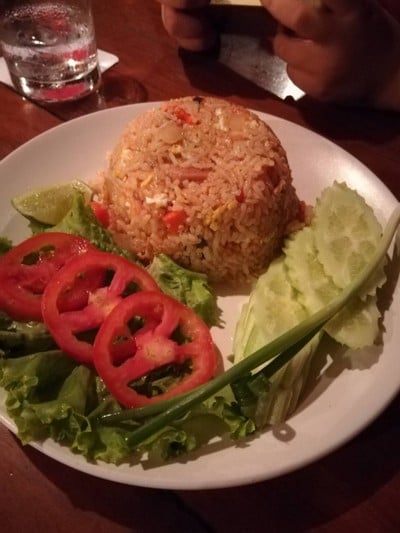 ร้านอาหารริเวอร์ไซด์ บาร์ แอนด์ เรสเตอร์รอง (Riverside bar & restaurant)