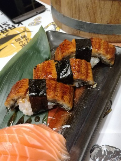 ข้าวปั้นหน้าปลาไหล