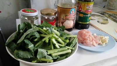 วิธีทำ ผัดคะน้าไก่ วิธีทำ ผัดคะน้าไก่