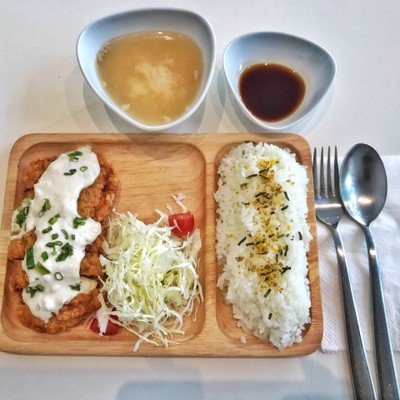 ข้าวไก่ทอดนันบัง