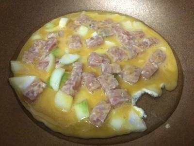 วิธีทำ ไข่เจียวแหนมหม้อ วิธีทำ ไข่เจียวแหนมหม้อ