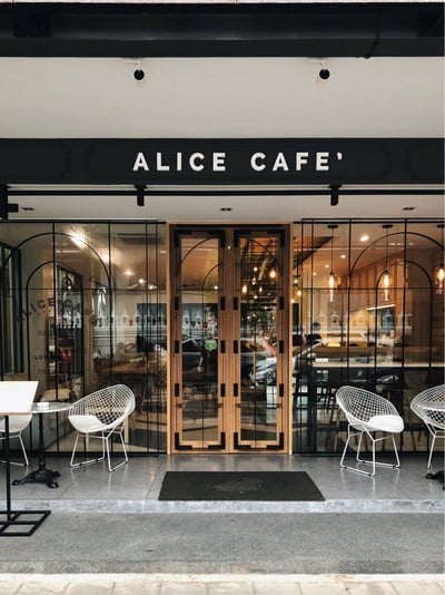 หน้าร้าน ALICE CAFE BKK พระนคร