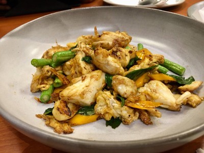 เนื้อปูผัดพริกเหลืองถั่วฝักยาว