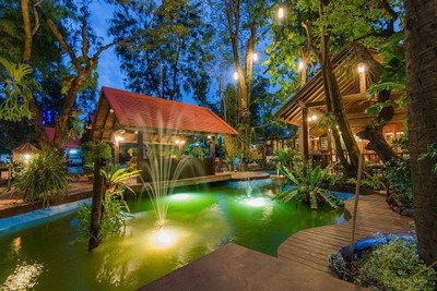 บรรยากาศ ลานลูกไม้แดง