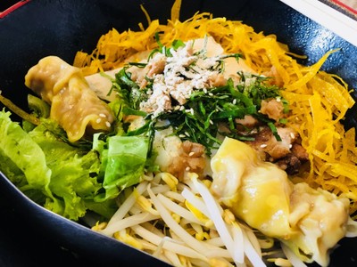 บะหมี่สามัญชน 2 ก้อน หมูตุ๋น เพิ่มเกี๊ยวเพิ่มไข่