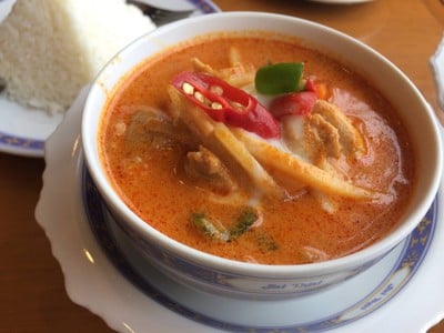 แกงเผ็ดใส่ยอดมะพร้าว