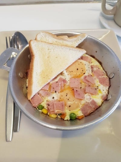 Let's Say Cafe : 24 Hours ราชวิถี 3
