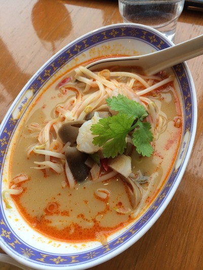 เส้นเล็กต้มยำ