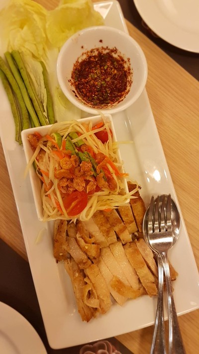 ส้มตำไก่ย่าง