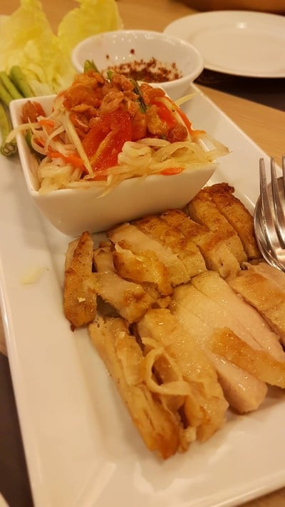 ส้มตำไก่ย่าง