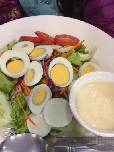 สลัดไข่ต้ม