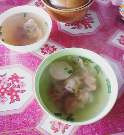 น้าซุปโครงไก่ ให้กระดูกมาเยอะดีค่ะ