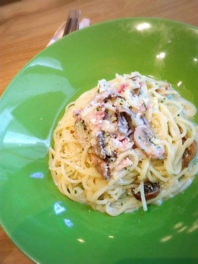 สปาเก็ตตี้แฮมเห็ดน้ำมันทรัฟเฟิ้ล