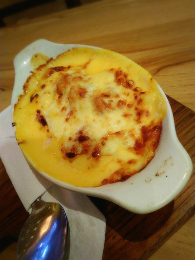 มักกะโรนีอบชีสกับไส้กรอก