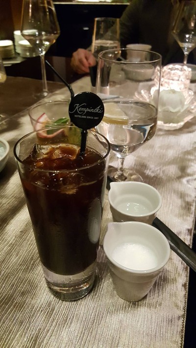 อาหาร หรือ เครื่องดื่ม