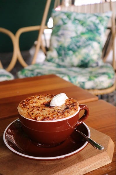 เมนูของร้าน Yard Bird Cafe Maison Hotel Bangkok