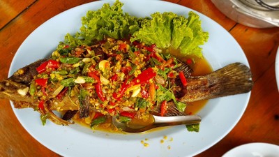 ปลาเก๋าทอดราดพริก