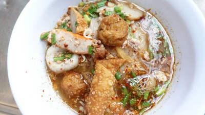 เส้นเล็กต้มยำ