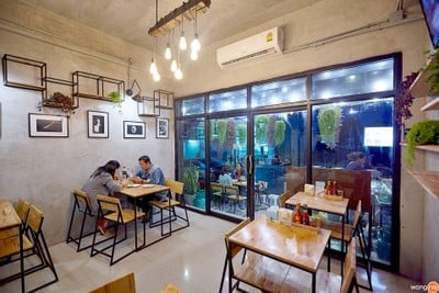 บรรยากาศ ปิ้งย่างหม่าล่า หัวร้อน ถนนกุดั่น