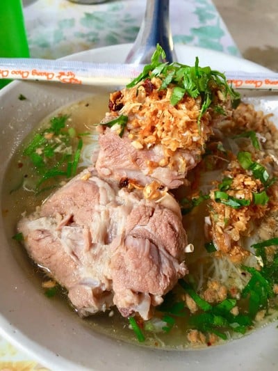 เส้นหมี่ต้มยำกระดูกอ่อน