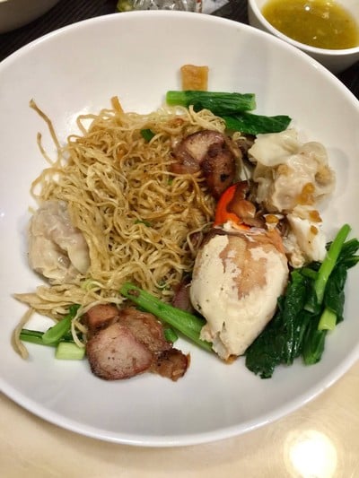 เมนูของร้าน สว่าง บะหมี่ก้ามปู sawang noodle (MICHELIN GUIDE)  สี่พระยา (Si Phraya)