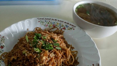 หมี่หุ้นกระดูกหมู