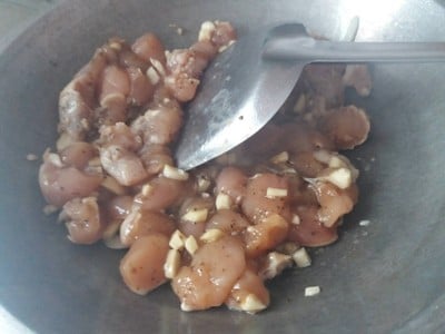 วิธีทำ ไก่กระเทียมพริกไทผัดขิง
