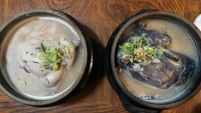 ไก่ขาว ปะทะ ไก่ดำ