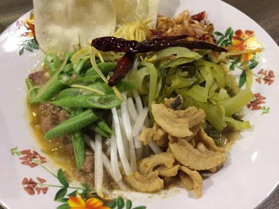 ข้าวปุ้นสมองหมู