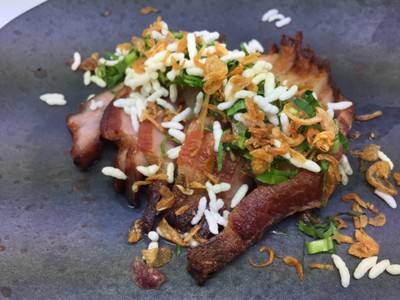 คางหมูทอด