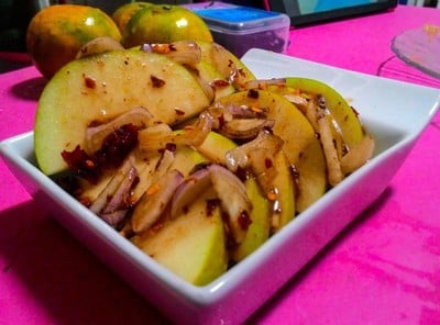 แอปเปิ้ลเขียวราดน้ำจิ้มปลาร้านัว