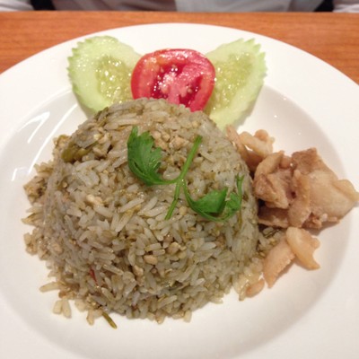 ข้าวผัดน้ำพริกหนุ่ม