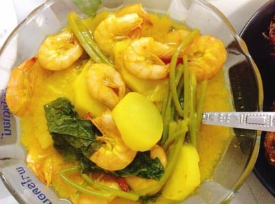 แกงส้มปักษ์ใต้ กุ้งผักรวม 
