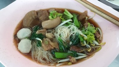 เส้นหมี่น้ำ เอ็นชิ้นไส้