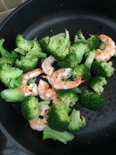 วิธีทำ บรอคคอลี่ผัดกุ้ง 