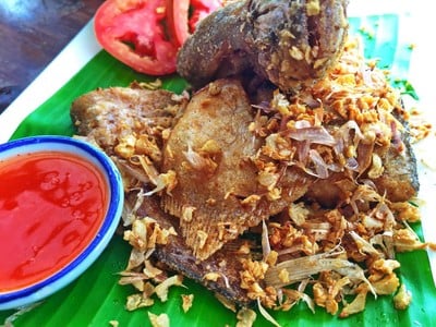 ปลาเนื้ออ่อนทอดกระเทียม