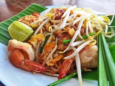 ผัดไทกุ้งสด