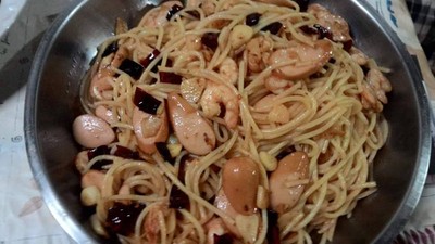 สปาเก็ตตี้พริกแห้งใส่กุ้ง