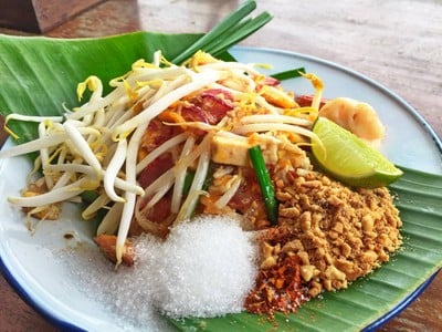 ผัดไทกุ้งสด