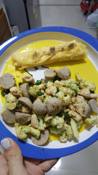 ลูกชิ้นอกไก่ผัดพริกกระเทียม ลูกชิ้นอกไก่ผัดพริกกระเทียม