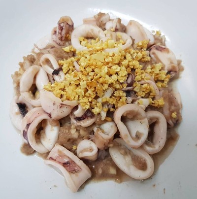 ปลาหมึกผัดกระเทียม