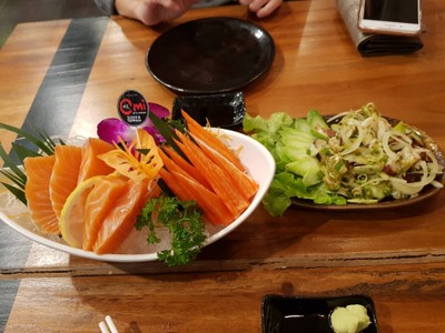 Omi Sushi & Temppan (โอมิซูซิ แอนด์ เทปัน) Omi Sushi & Temppan (โอมิซูซิ แอนด์ เทปัน)