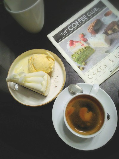 WHITE CHOCOLATE CAKE