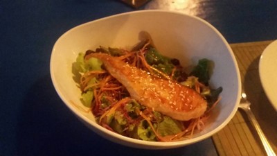 สลัดแซลมอนย่าง