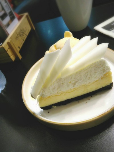 WHITE CHOCOLATE CAKE