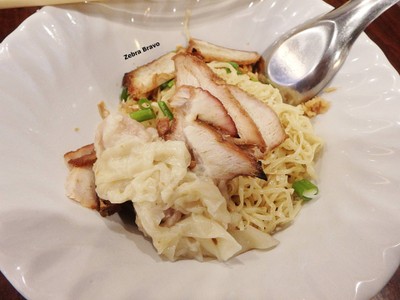 บะหมี่เกี๊ยวแห้งหมูแดง