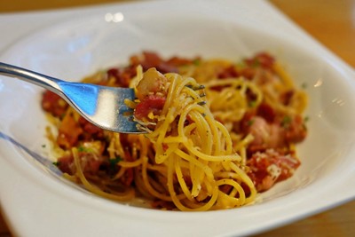 Spaghetti Aglio E Olio with Crispy Bacon